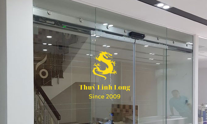 cửa kính trượt tự động