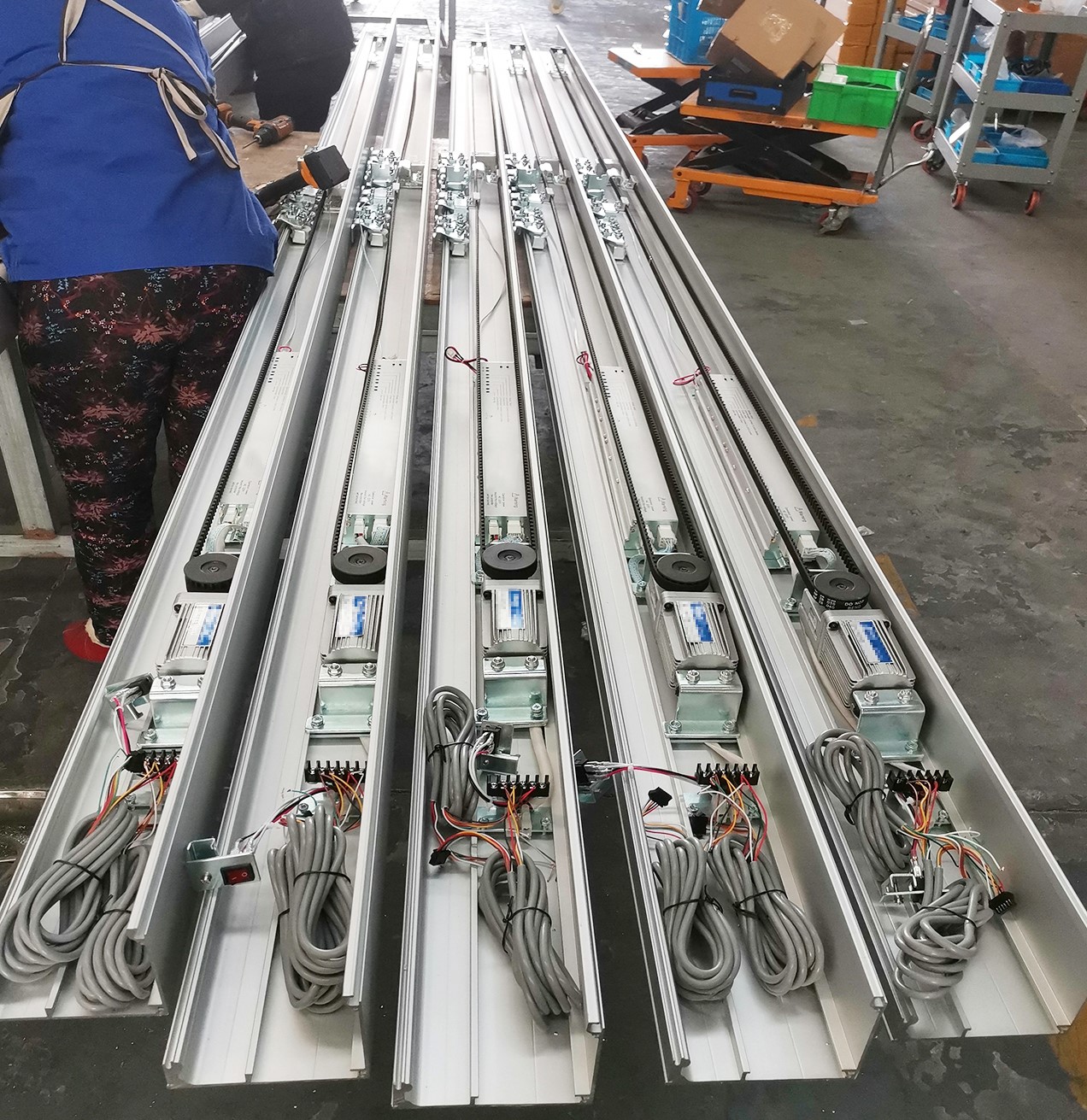 báo giá thi công cửa kính tự động