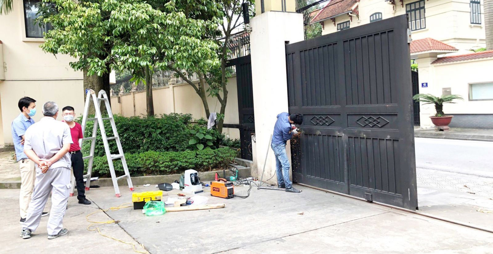 sửa chữa cửa tự động