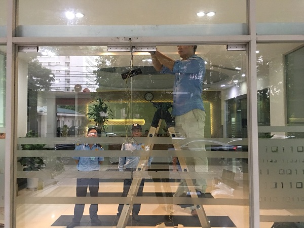 sửa chữa cửa tự động