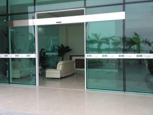 cửa kính trượt tự động