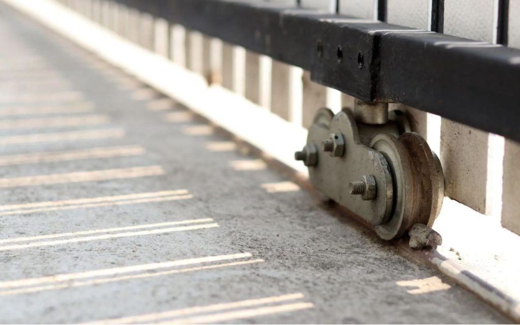 Bánh xe trượt khỏi đường ray gây ra khó khăn khi di chuyển