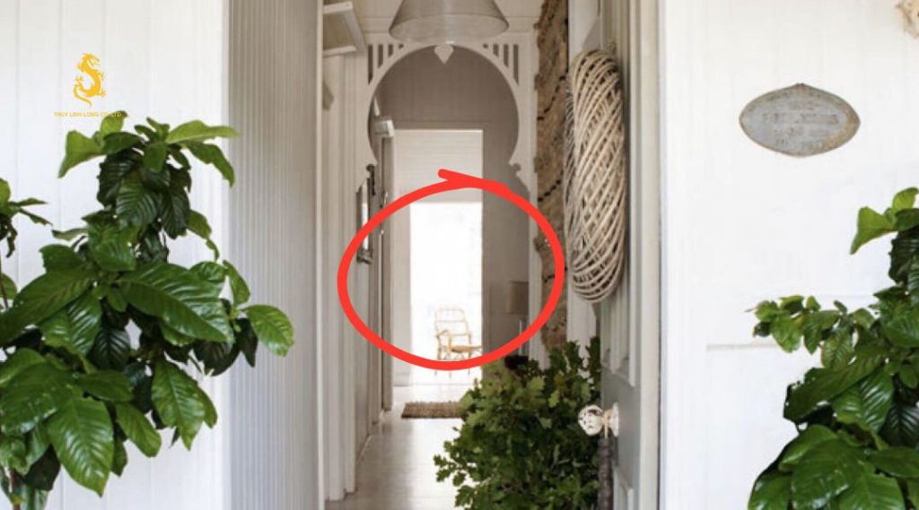Cách hóa giải cửa chính đối diện với cổng như thế nào?
