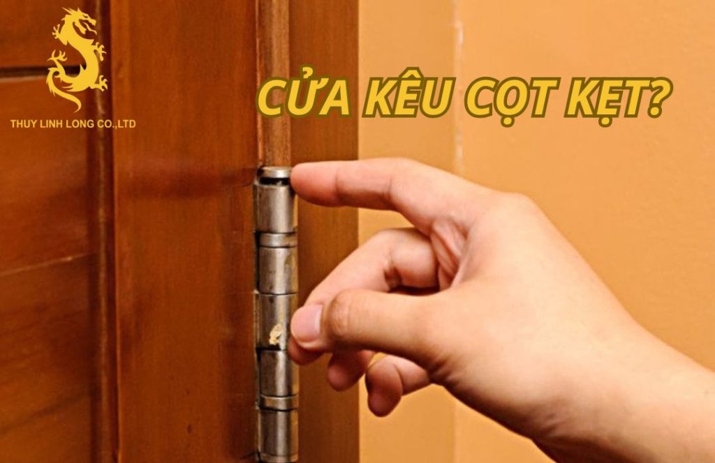 Cửa gỗ kêu cọt kẹt