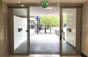 Cửa tự động không đóng được do nối sai dây tín hiệu