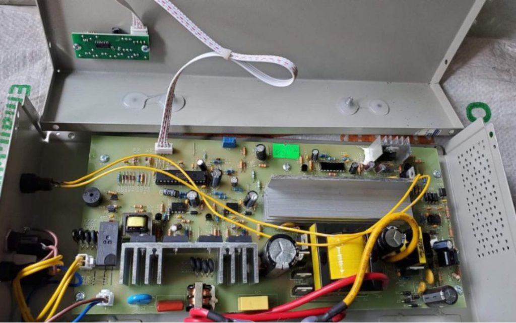 Thường xuyên bảo trì lưu điện cửa cuốn để tăng tuổi thọ