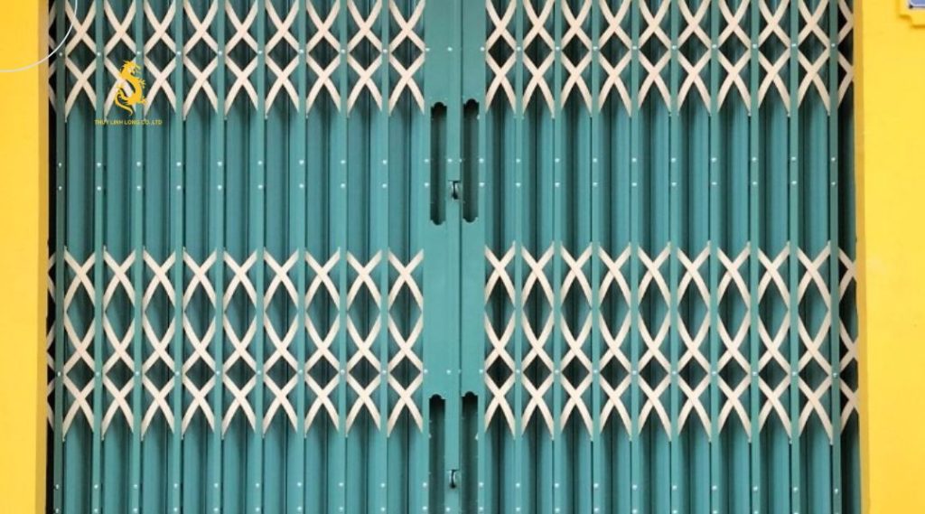 Xét trên nhiều tiêu chí thì cửa cổng xếp inox không đắt so với giá trị sử dụng