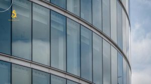 Giá cửa kính cường lực chủ yếu dựa trên độ dày kính và kích thước cửa