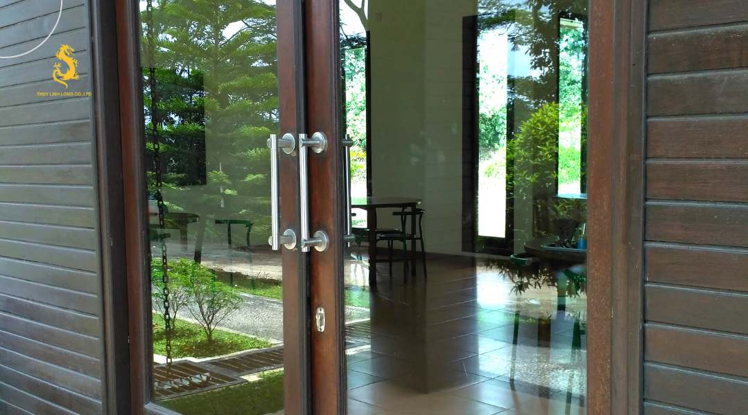 Cửa kính thông thường thường có giá cả phải chăng