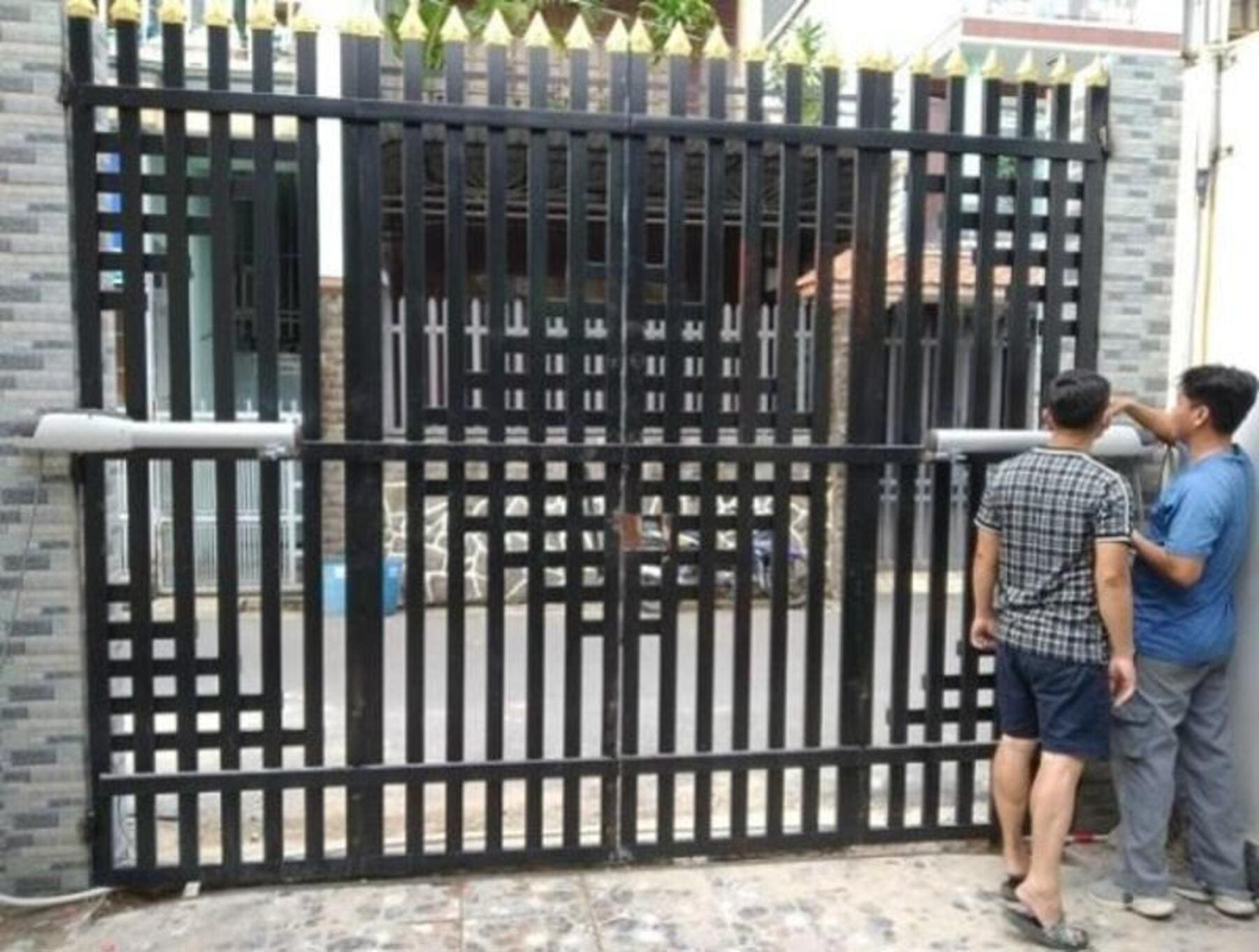 Quy trình lắp khóa vân tay cho công sắt chuyên nghiệp