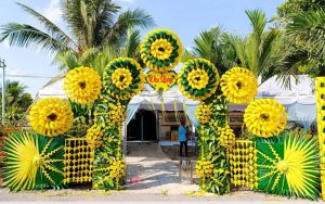 Cổng cưới lá dừa tượng trưng cho sự dịu dàng, bền bỉ