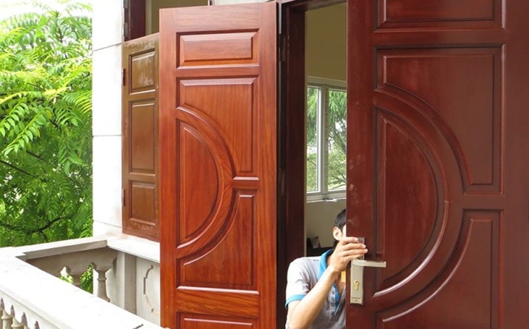 Dễ bị xệ cánh do chất lượng kém hoặc lắp đặt sai