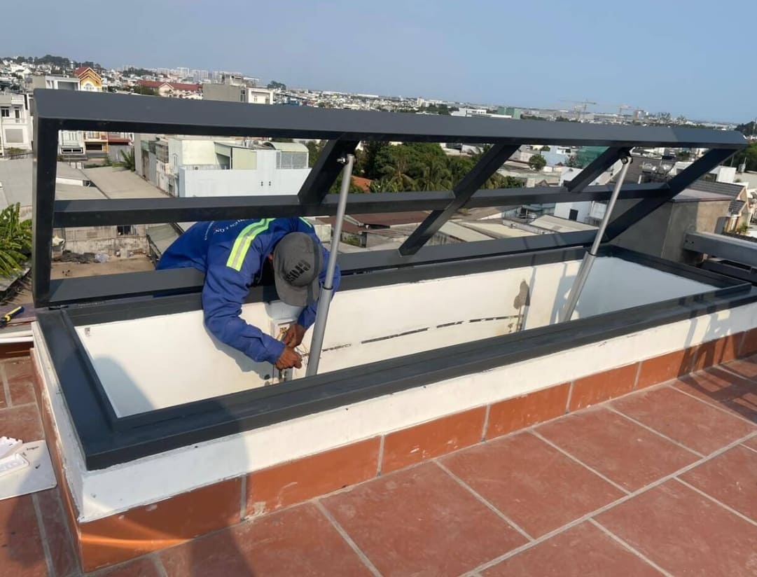 Giếng trời tự động giúp lấy ánh sáng tự nhiên hiệu quả
