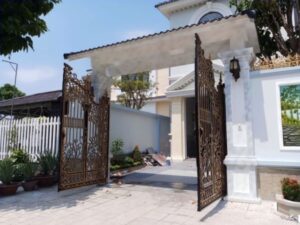 làm cổng nhà có cần xem ngày không