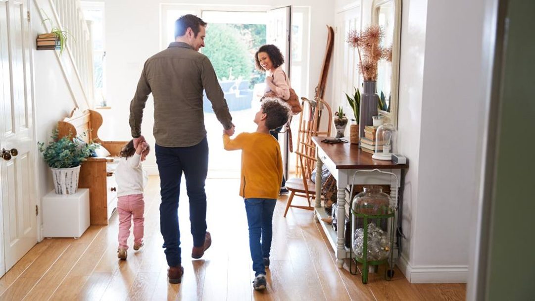 Năm sinh, giờ khởi hành có ảnh hưởng đến bước chân