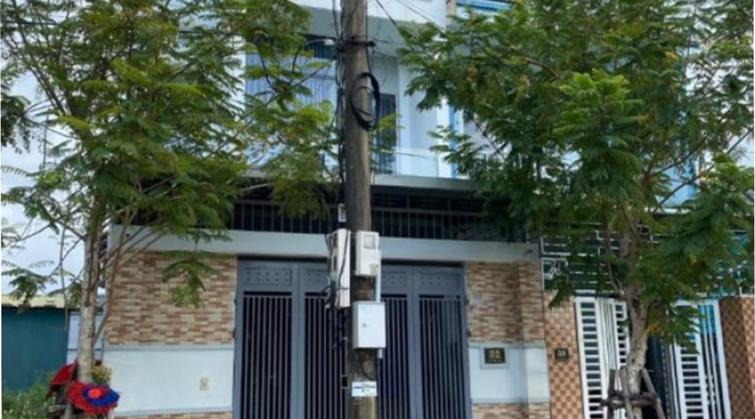 Phong thủy cột điện trước cổng nhà gây ảnh hưởng tinh thần, sức khỏe của các thành viên trong nhà
