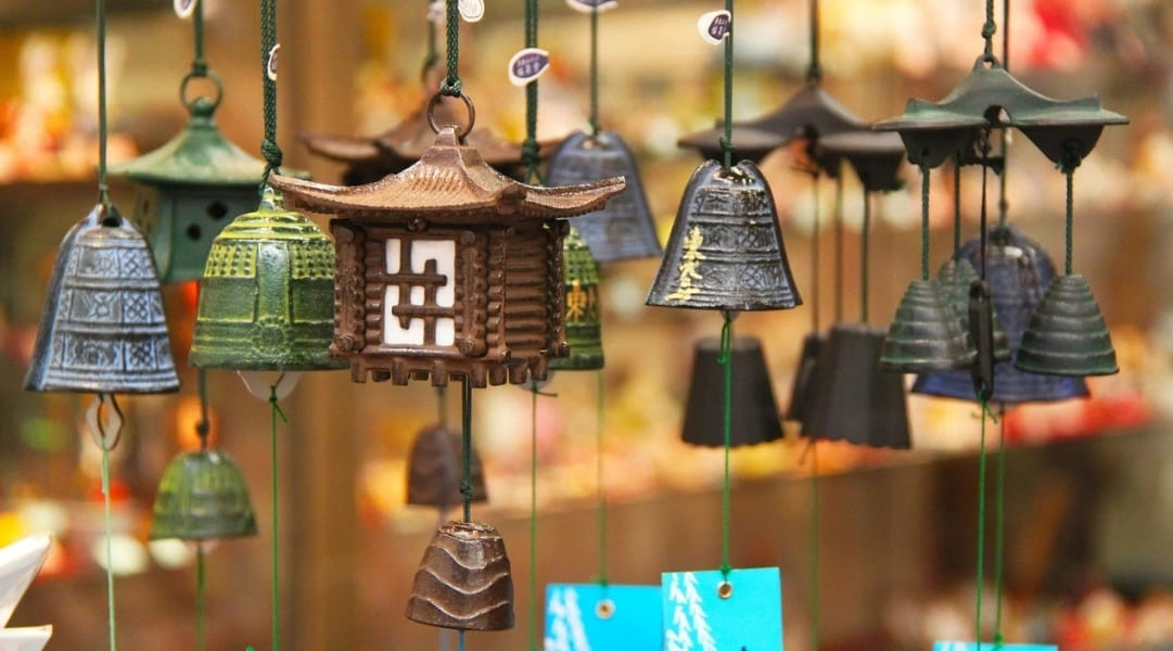 Sáo trúc, chuông gió treo trước căn nhà mang lại điềm lành, xua tan luồng khí độc